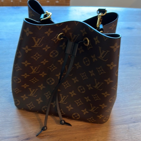 Like new Neomie LV bag with black detail - Picture 3 of 6